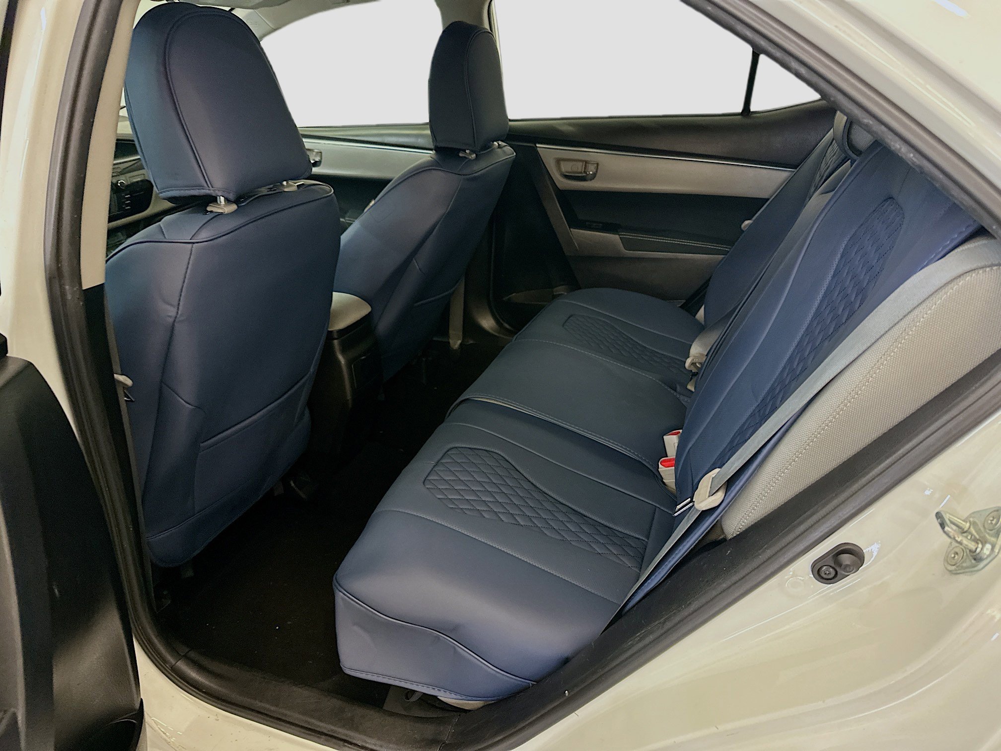Used 2015 Toyota Corolla LE FWD image 28