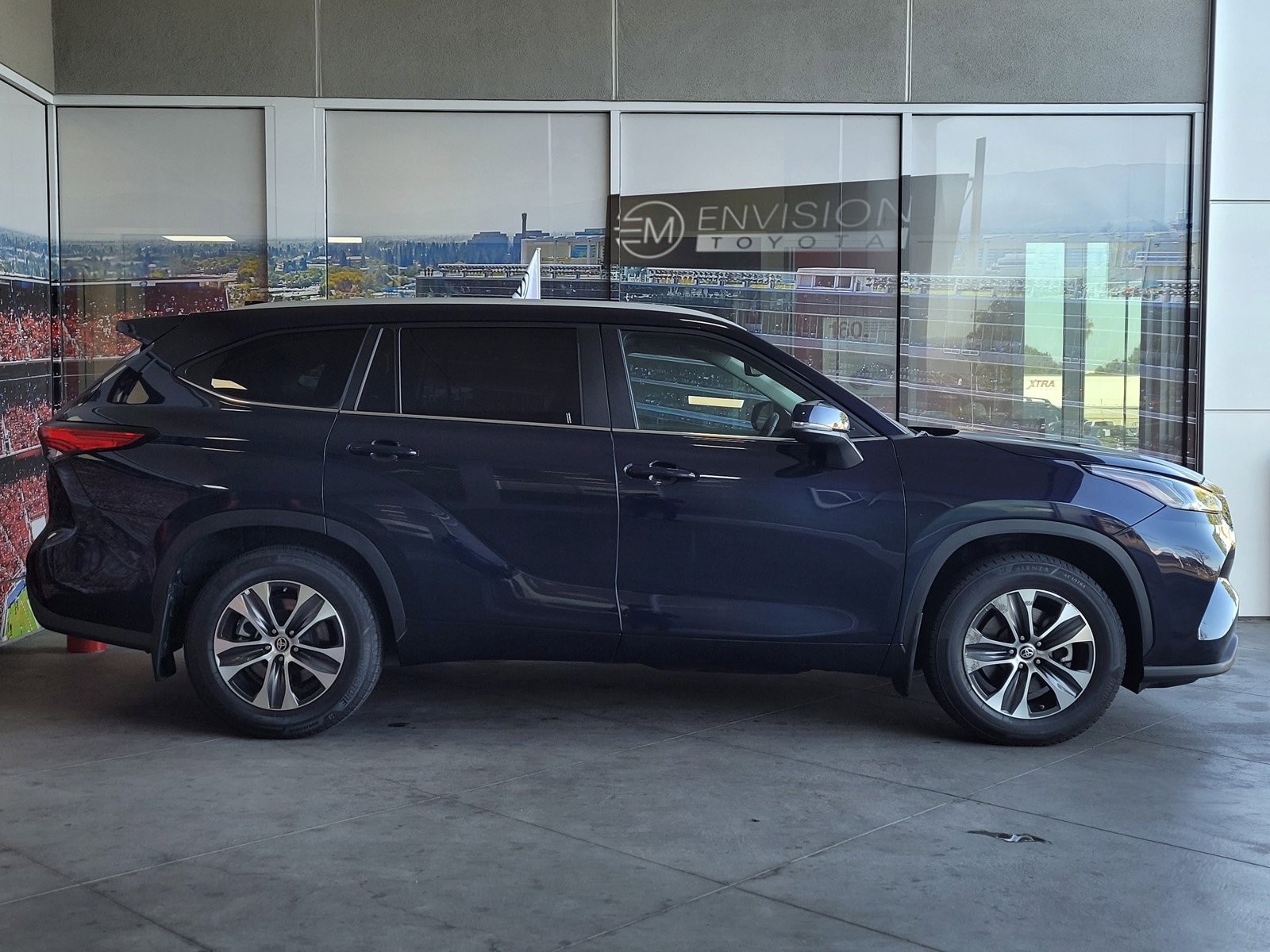 Certified 2023 Toyota Highlander XLE image 4