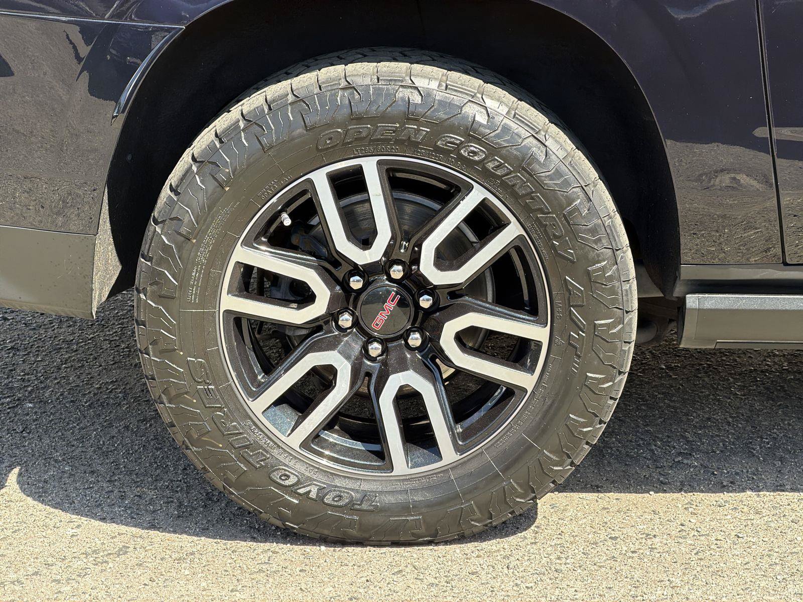 Used 2022 GMC Yukon XL AT4 w/ AT4 Premium Package AWD/4WD image 33