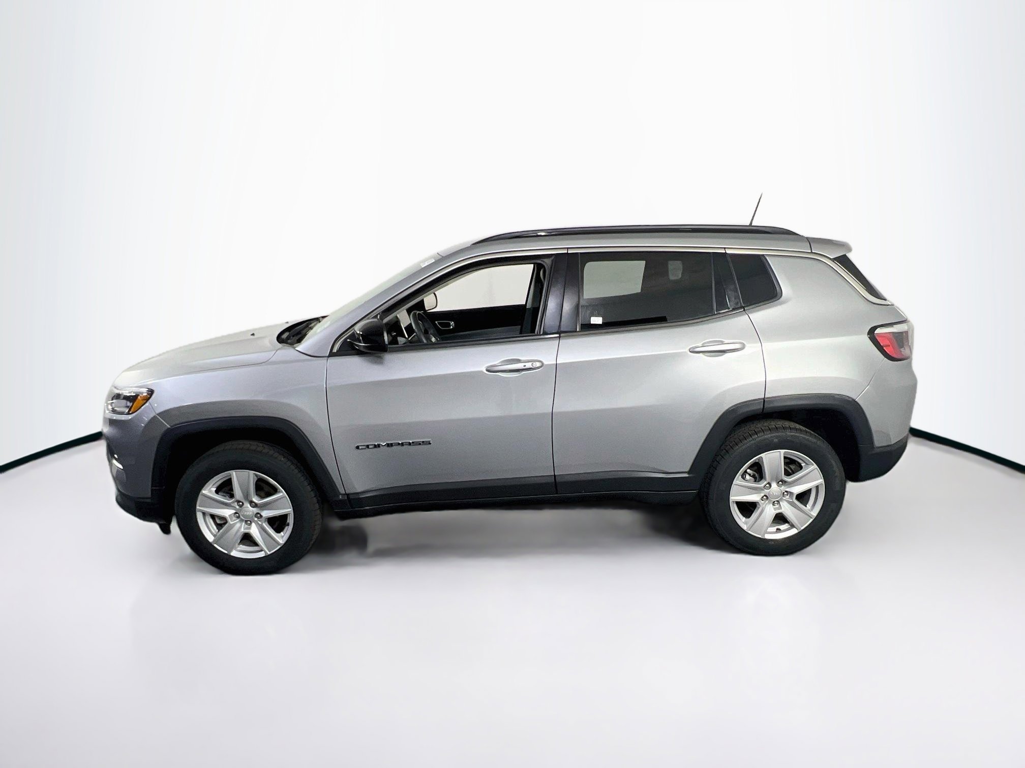 Used 2022 Jeep Compass Latitude AWD/4WD image 8