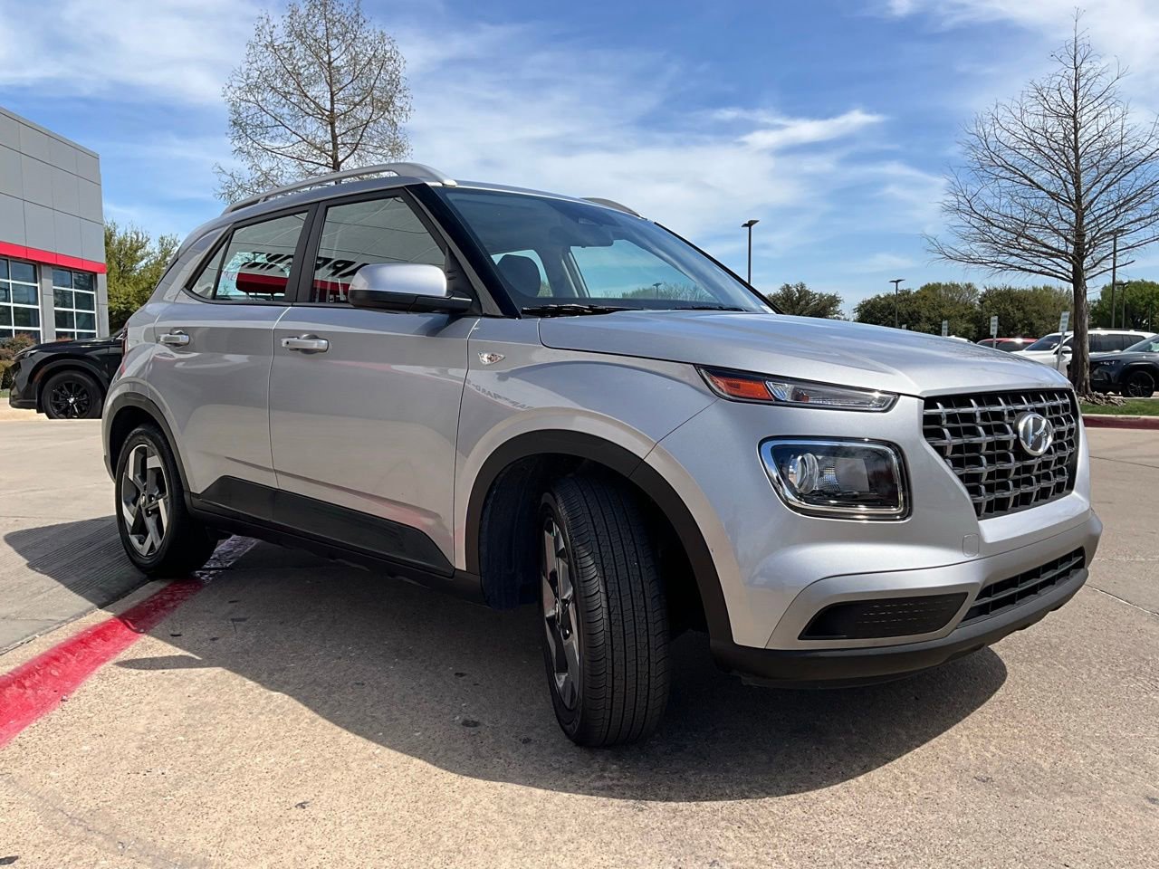 Used 2025 Hyundai Venue SEL image 4