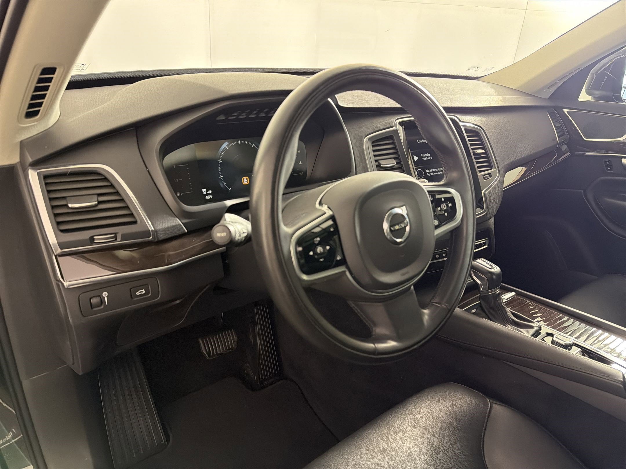 Used 2019 Volvo XC90 T5 Momentum w/ Protection Package Premier image 4