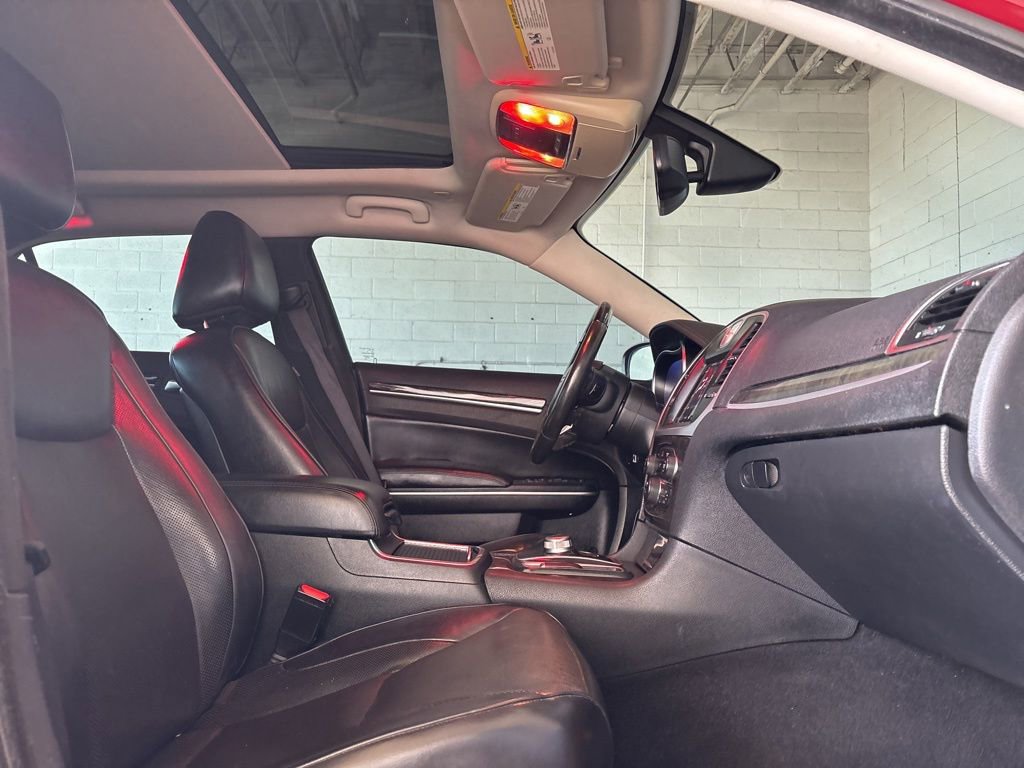 Used 2020 Chrysler 300 Limited RWD image 16