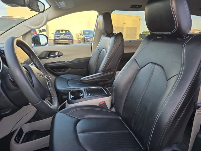 Used 2024 Chrysler Pacifica Touring-L FWD image 14