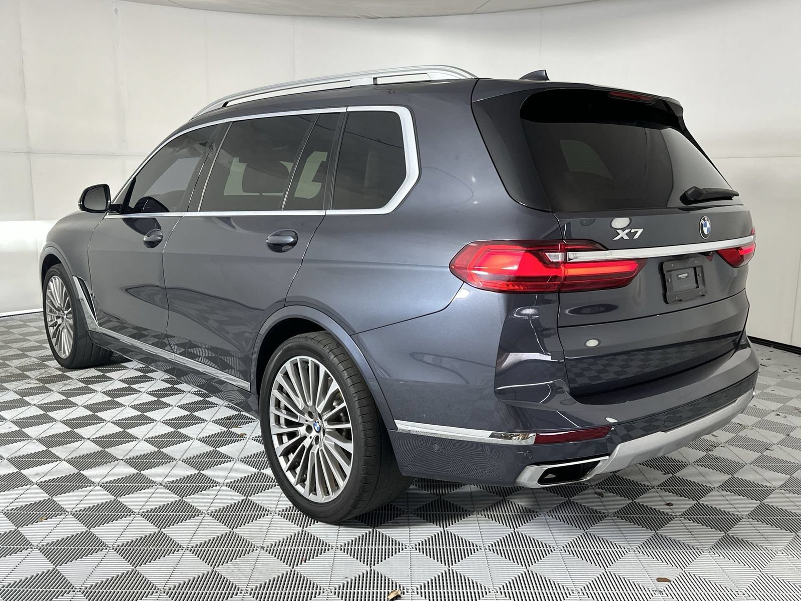 Used 2019 BMW X7 xDrive50i w/ Executive Package AWD/4WD image 6