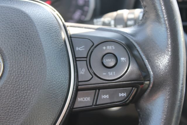 Used 2022 Toyota RAV4 XLE Premium FWD image 17