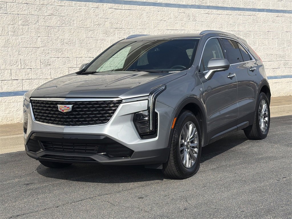Certified 2025 Cadillac XT4 Premium Luxury image 2