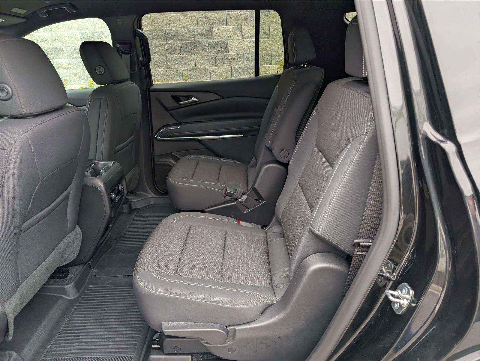 Used 2026 Chevrolet Traverse LT w/ Midnight/Sport Edition FWD image 15