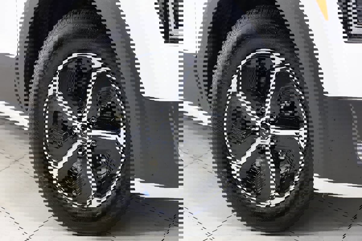 Used 2024 Kia Niro EX image 13