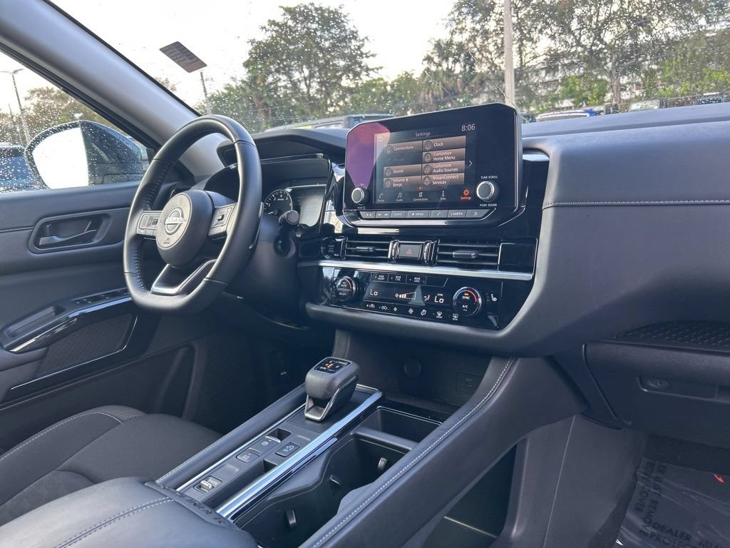 Used 2025 Nissan Pathfinder SV FWD image 25
