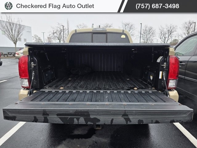 Used 2016 Toyota Tacoma TRD Off-Road w/ Towing Package image 7