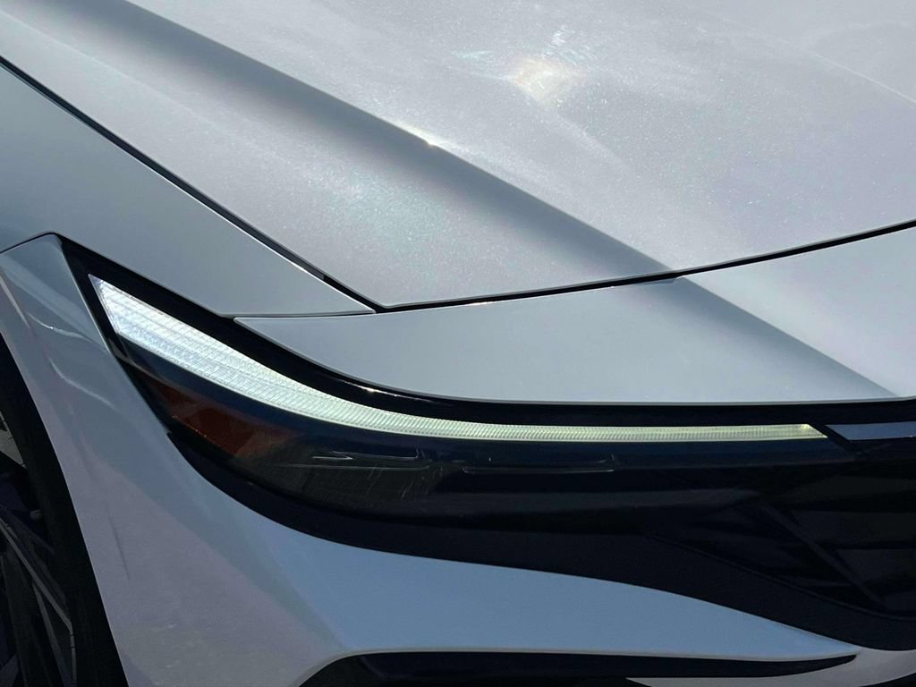 Certified 2025 Hyundai Elantra SEL FWD image 9
