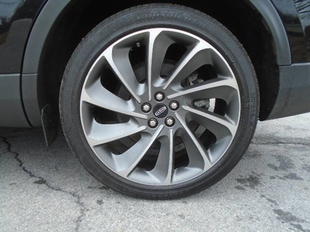Used 2022 Lincoln Nautilus Reserve w/ Equipment Group 201A image 16