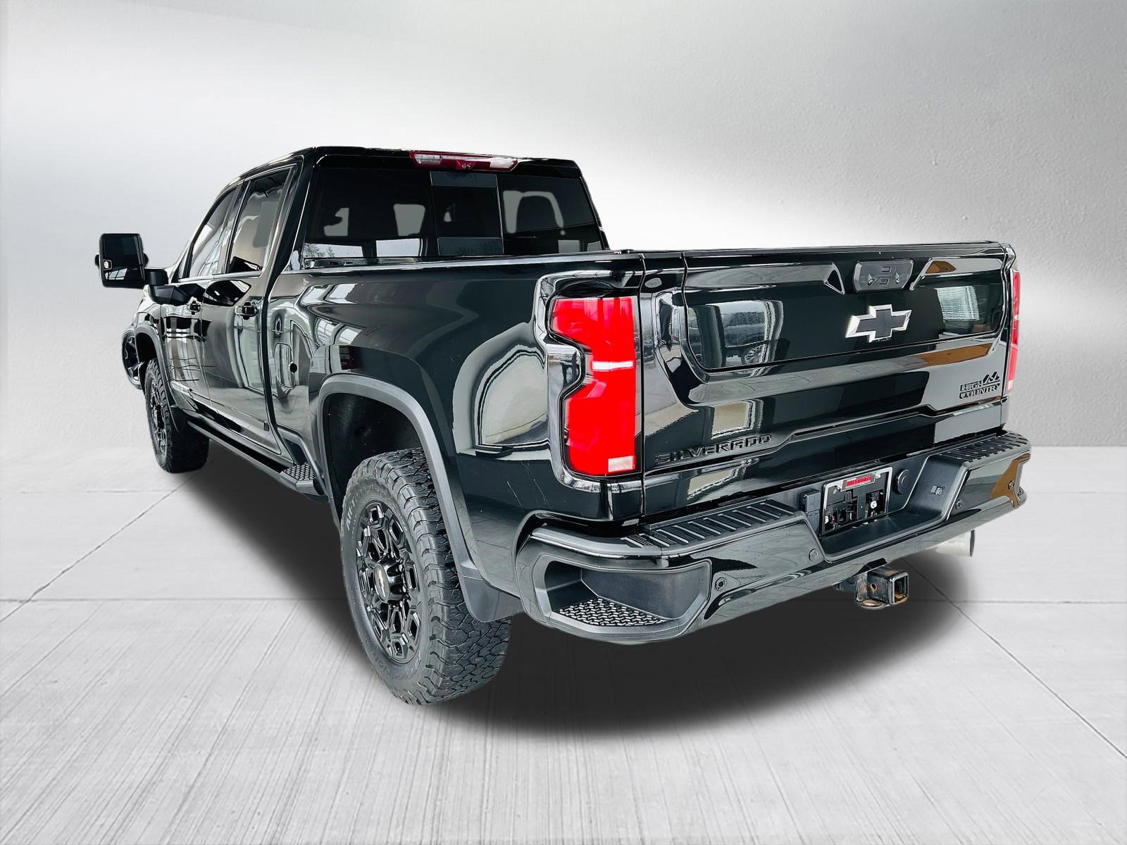 Used 2024 Chevrolet Silverado 3500 High Country w/ High Country Premium Package AWD/4WD image 8