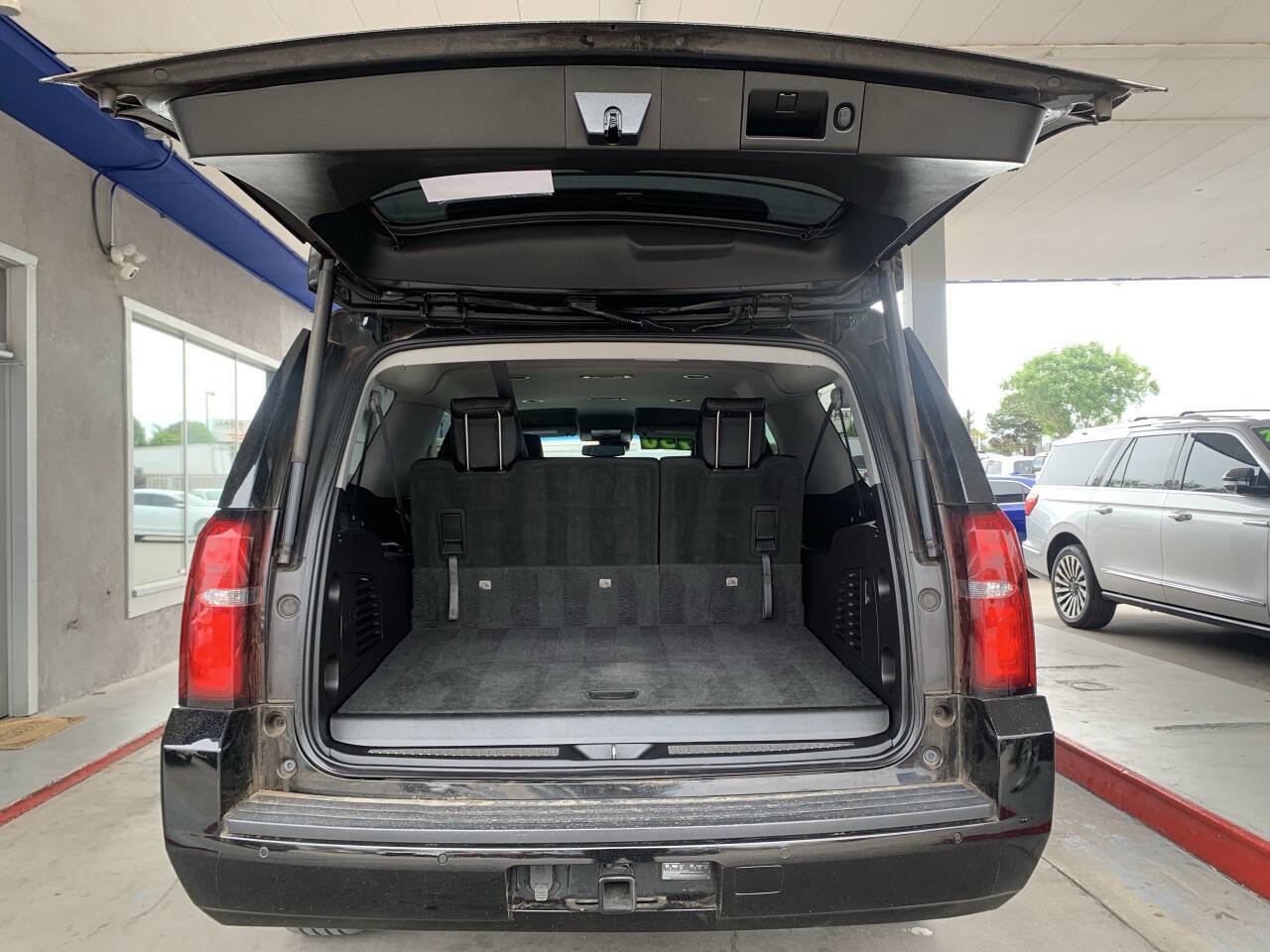 Used 2019 Chevrolet Suburban LT image 17
