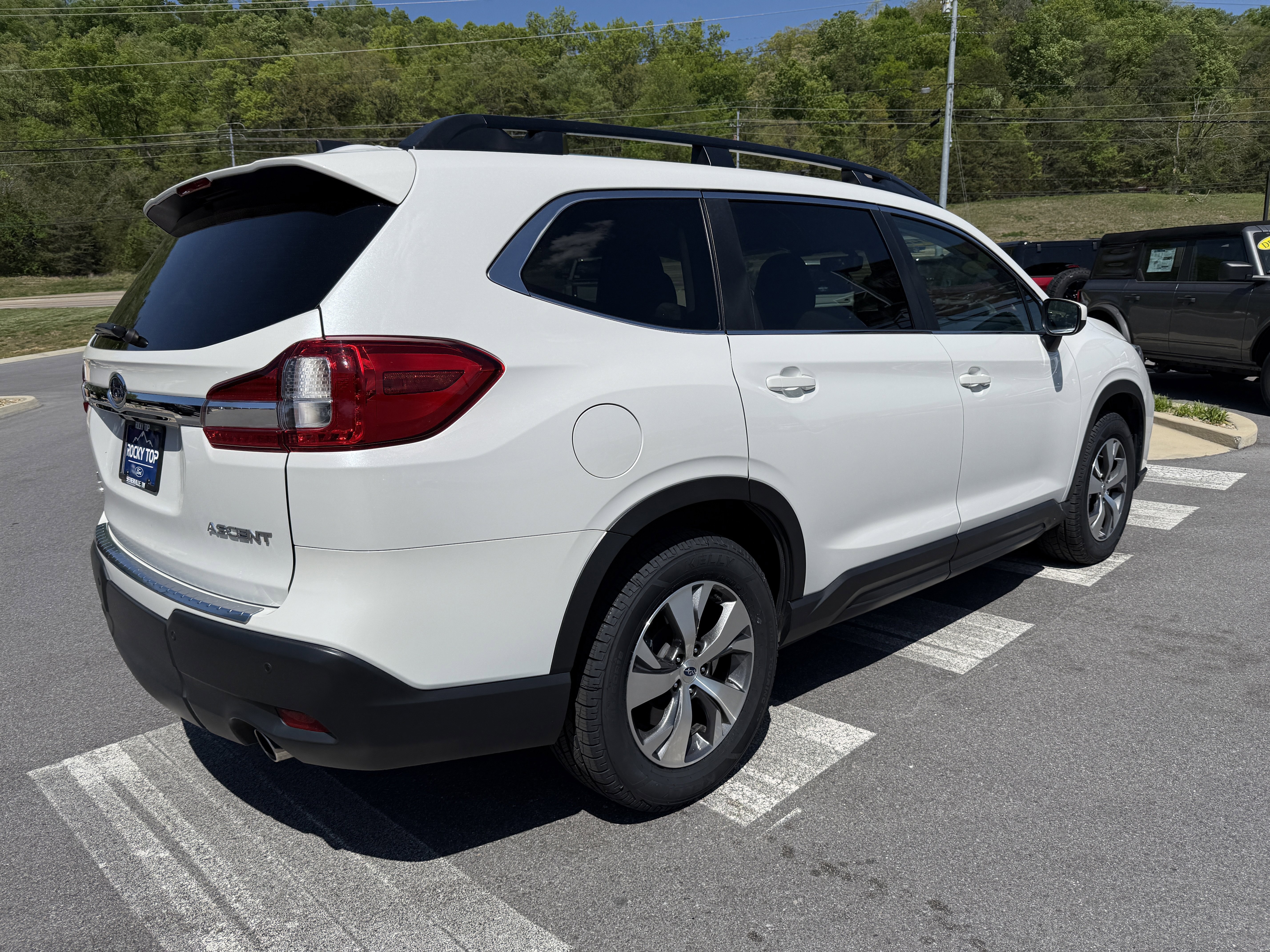 Used 2022 Subaru Ascent Premium w/ Convenience Package AWD/4WD image 5