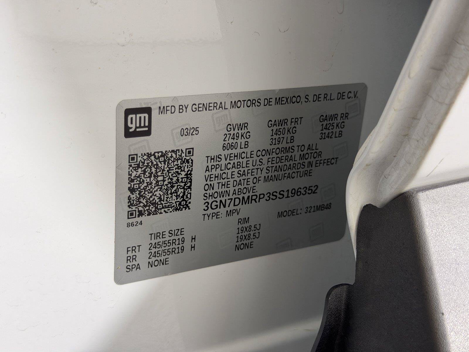 Certified 2025 Chevrolet Equinox EV LT FWD image 30