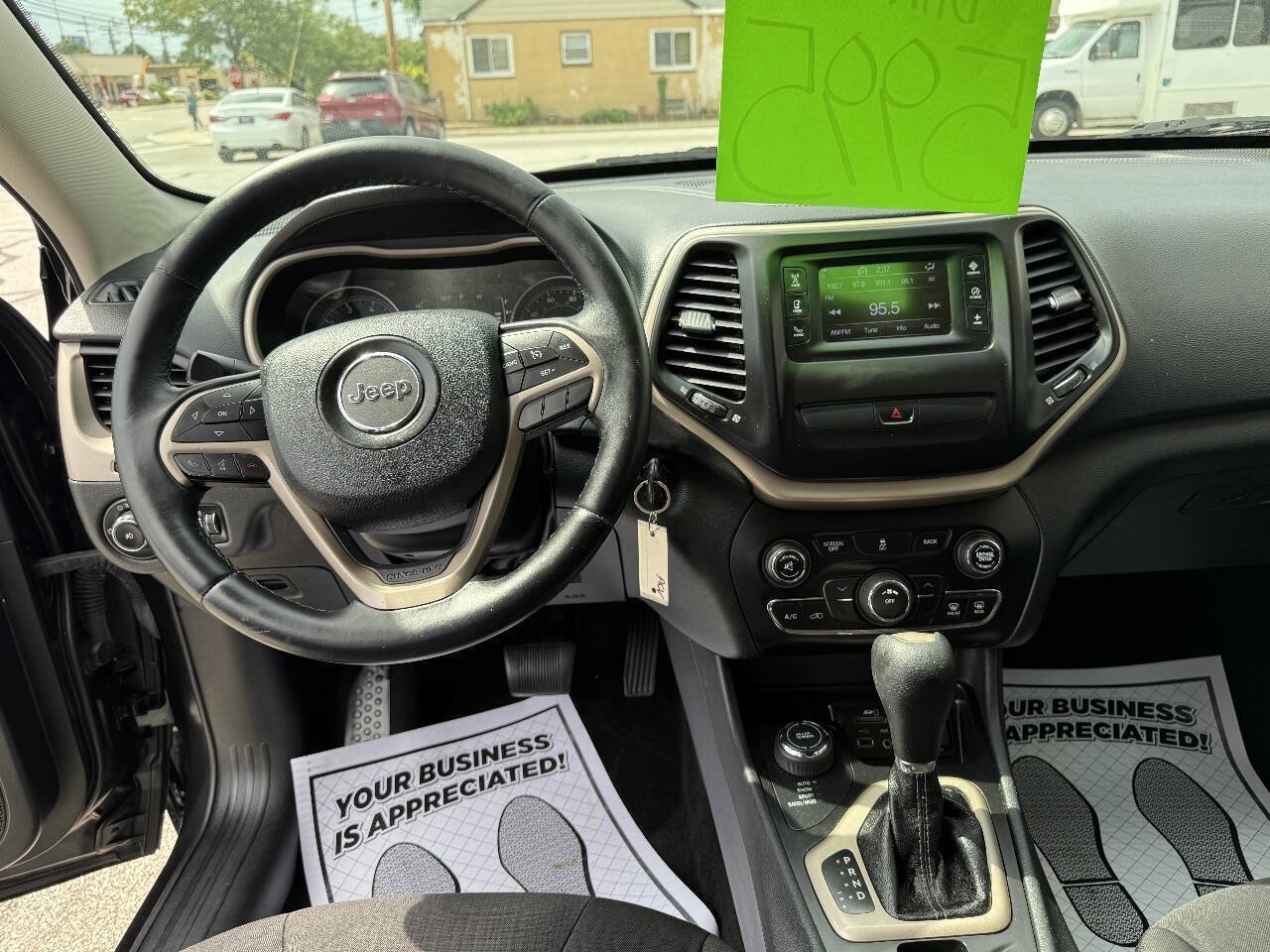 Used 2015 Jeep Cherokee Latitude AWD/4WD image 13