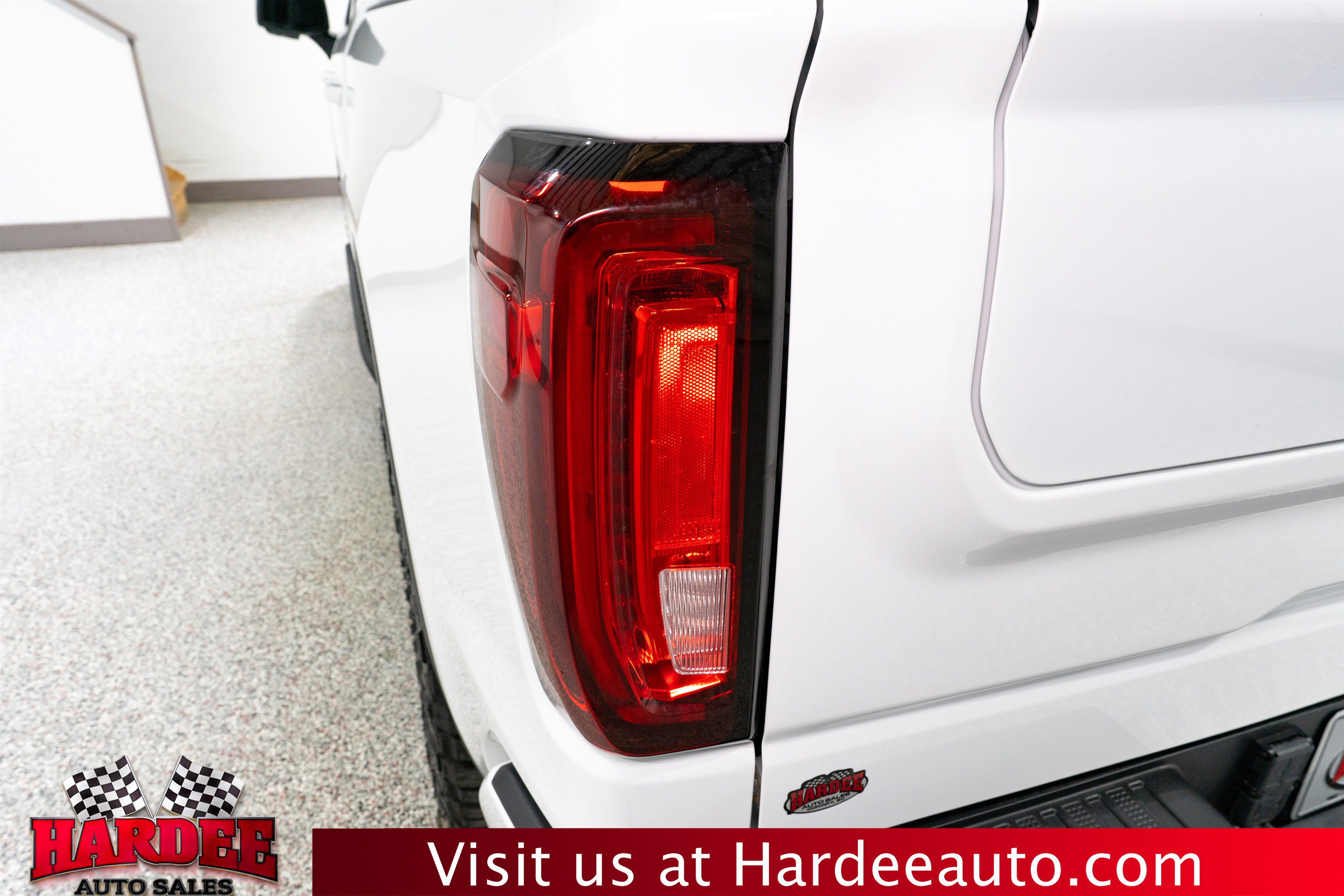 Used 2025 GMC Sierra 1500 AT4 w/ AT4 Premium Package AWD/4WD image 9