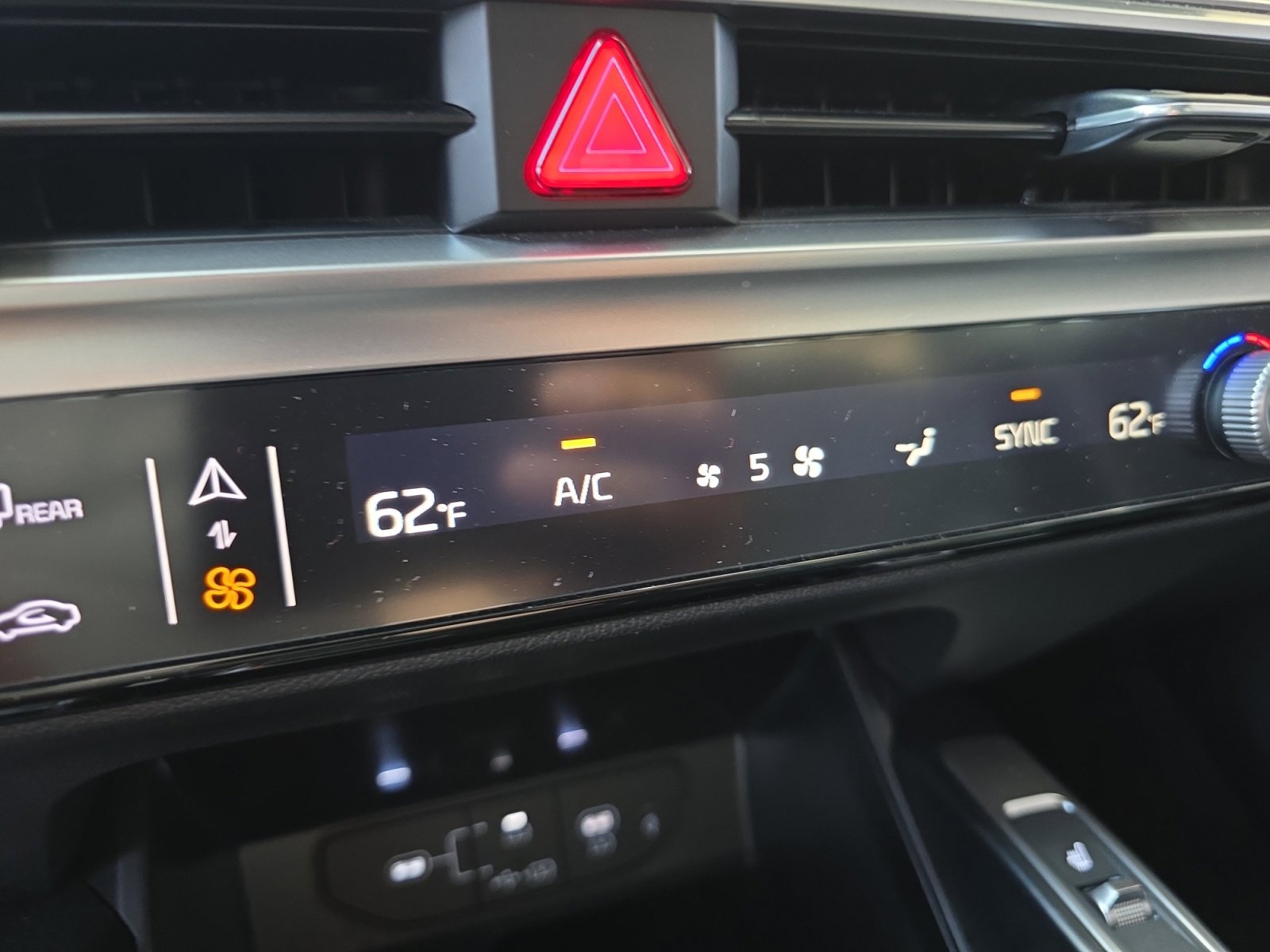 Certified 2024 Kia Sorento S w/ Panoramic Sunroof Package image 16