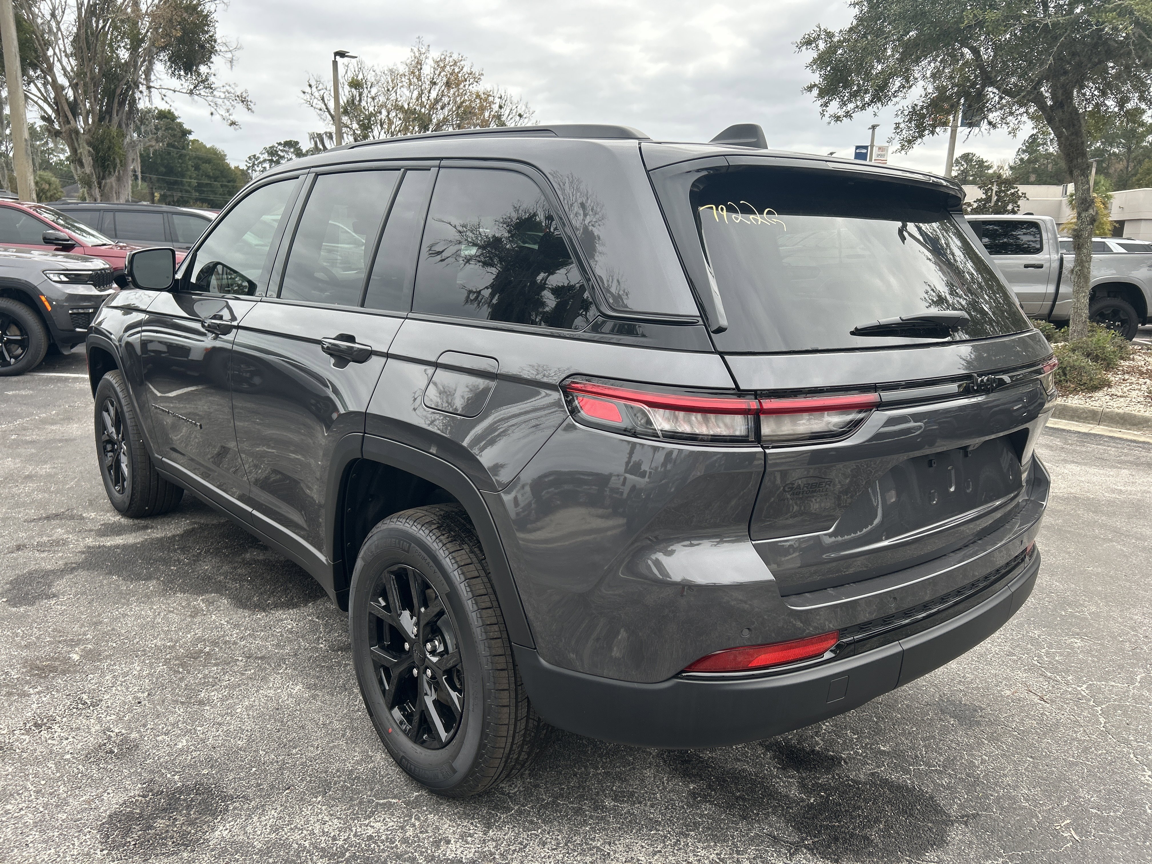 New 2025 Jeep Grand Cherokee Altitude image 5