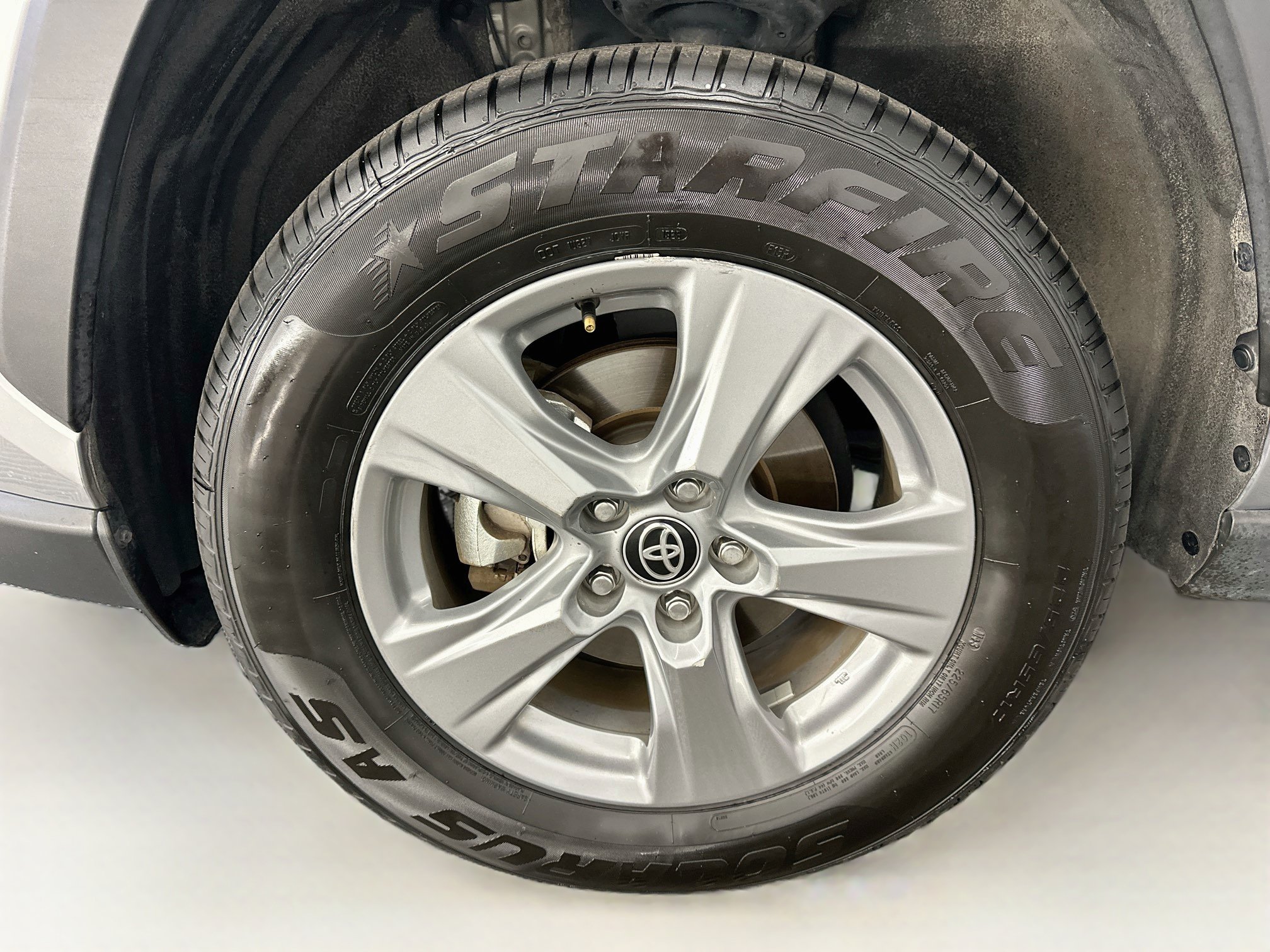 Used 2025 Toyota RAV4 XLE AWD/4WD image 35