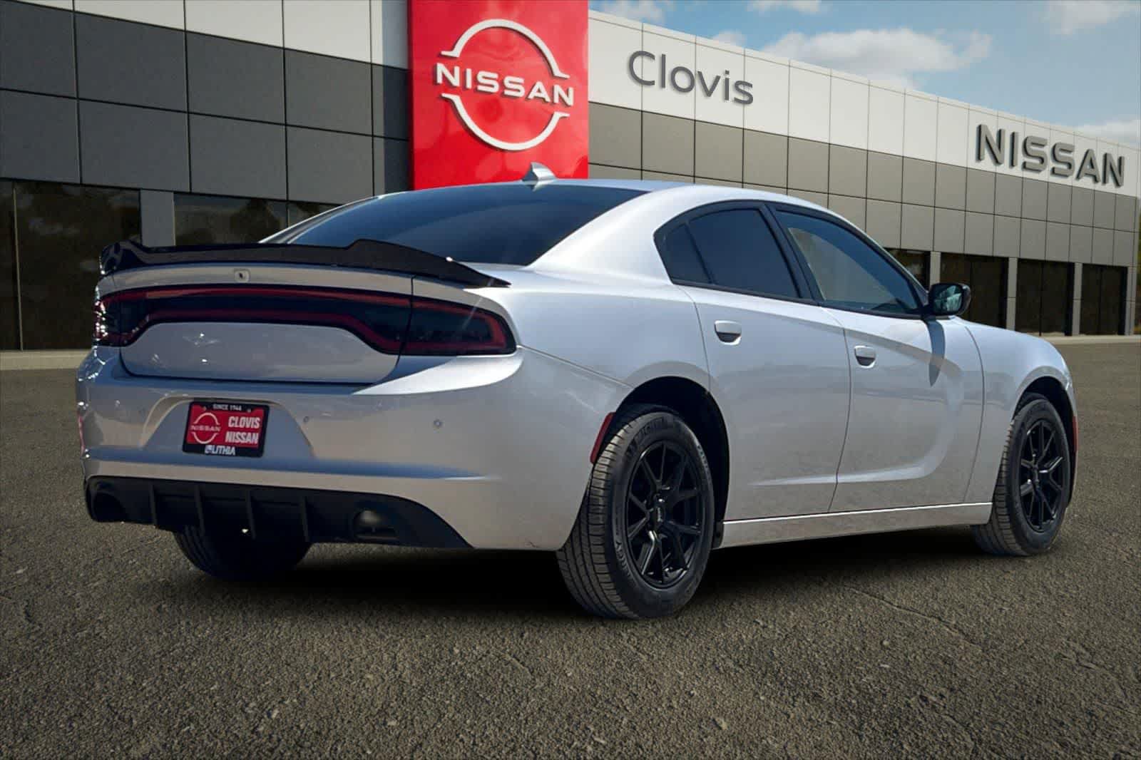 Used 2023 Dodge Charger SXT RWD image 3