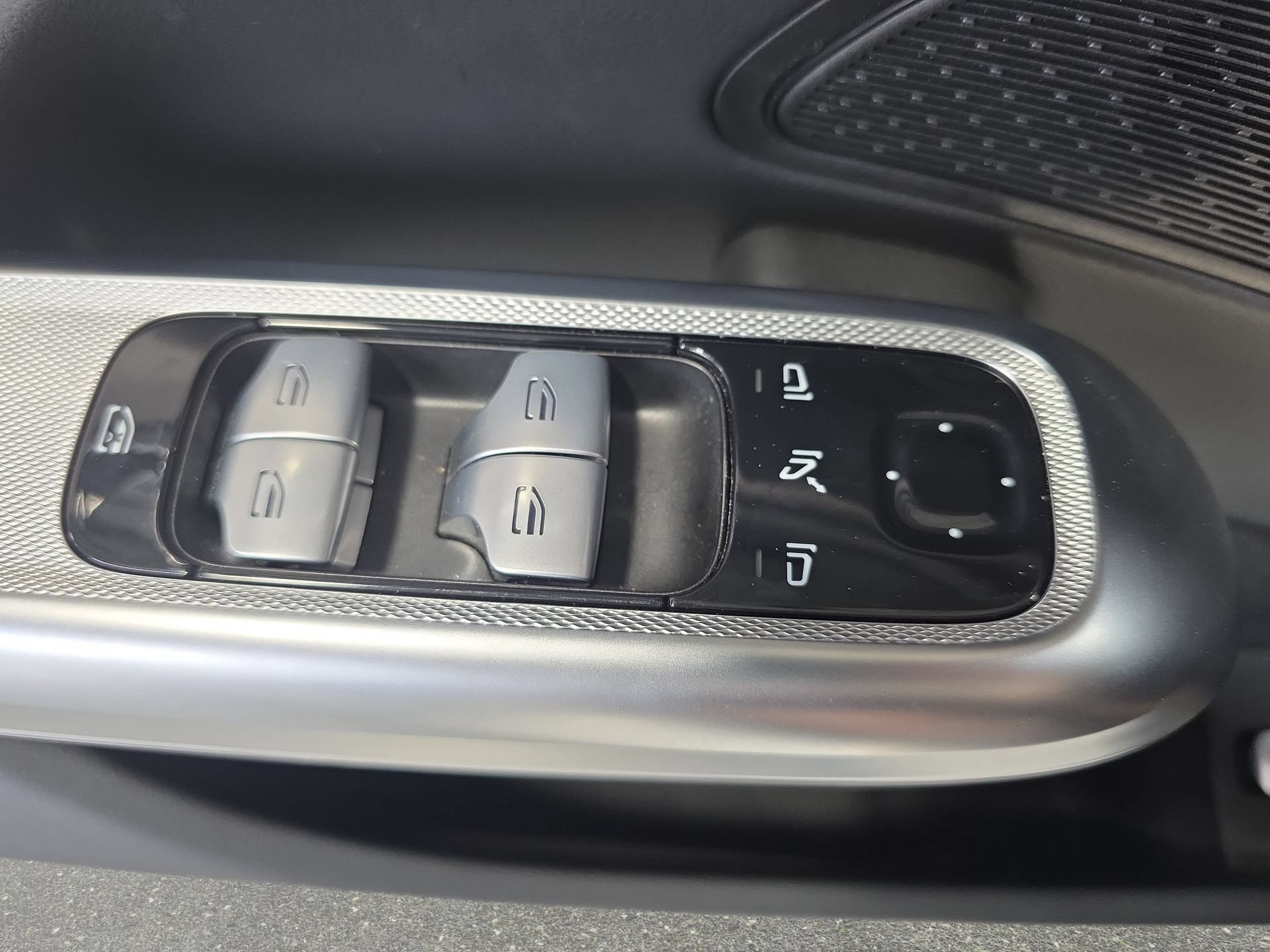Used 2025 Mercedes-Benz E 350 4MATIC Sedan image 27