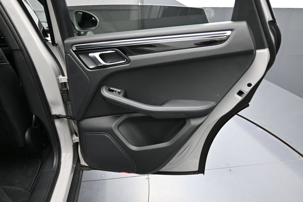 Certified 2023 Porsche Macan Turbo AWD/4WD image 25