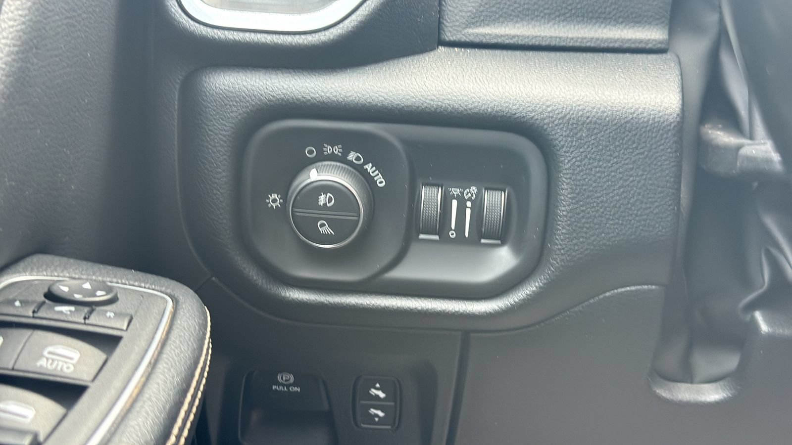 Used 2022 RAM 1500 Laramie RWD image 17