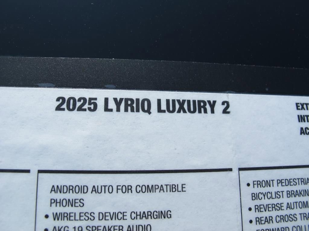 New 2025 Cadillac Lyriq Luxury image 9