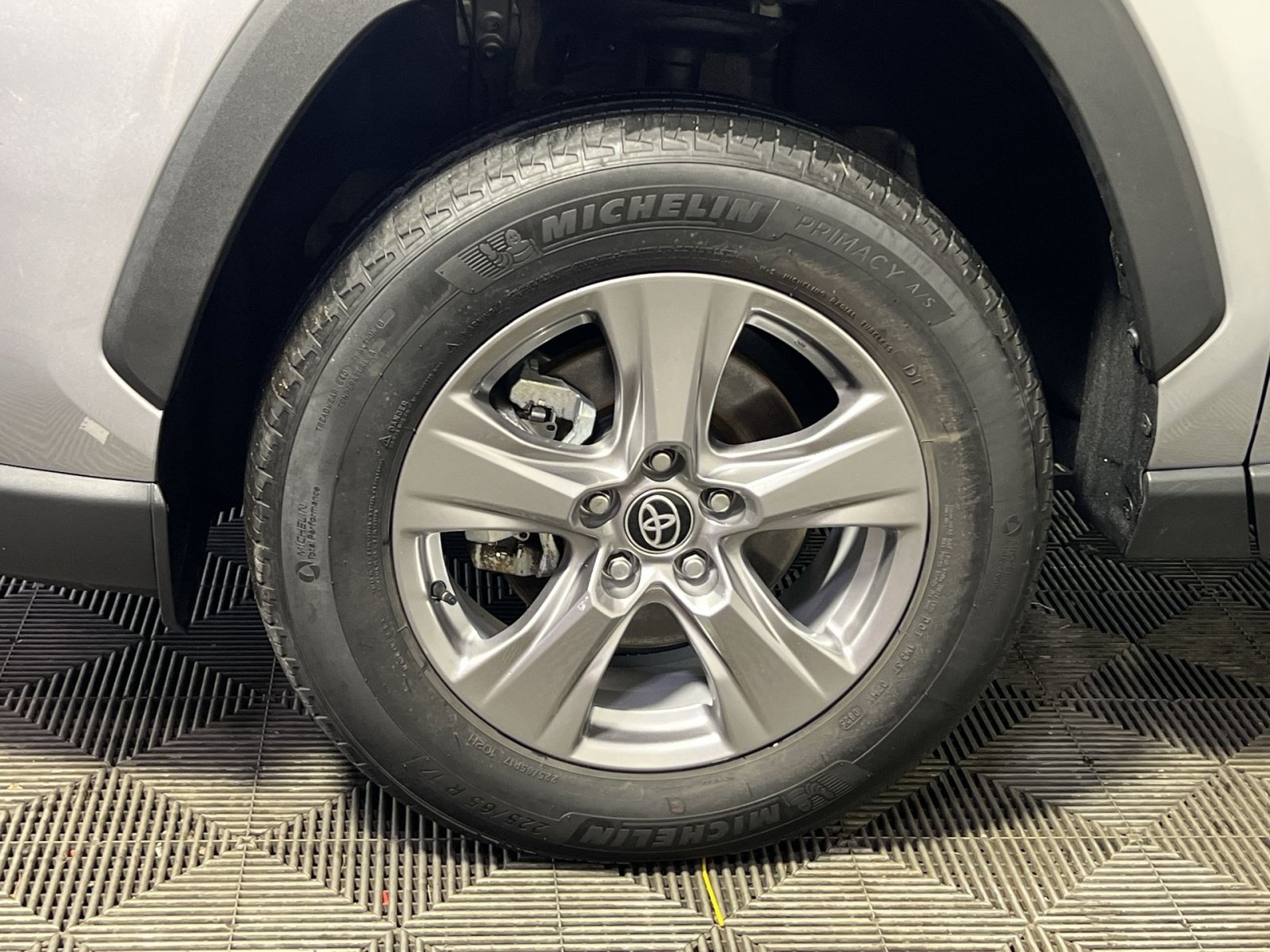 Used 2025 Toyota RAV4 XLE AWD/4WD image 12