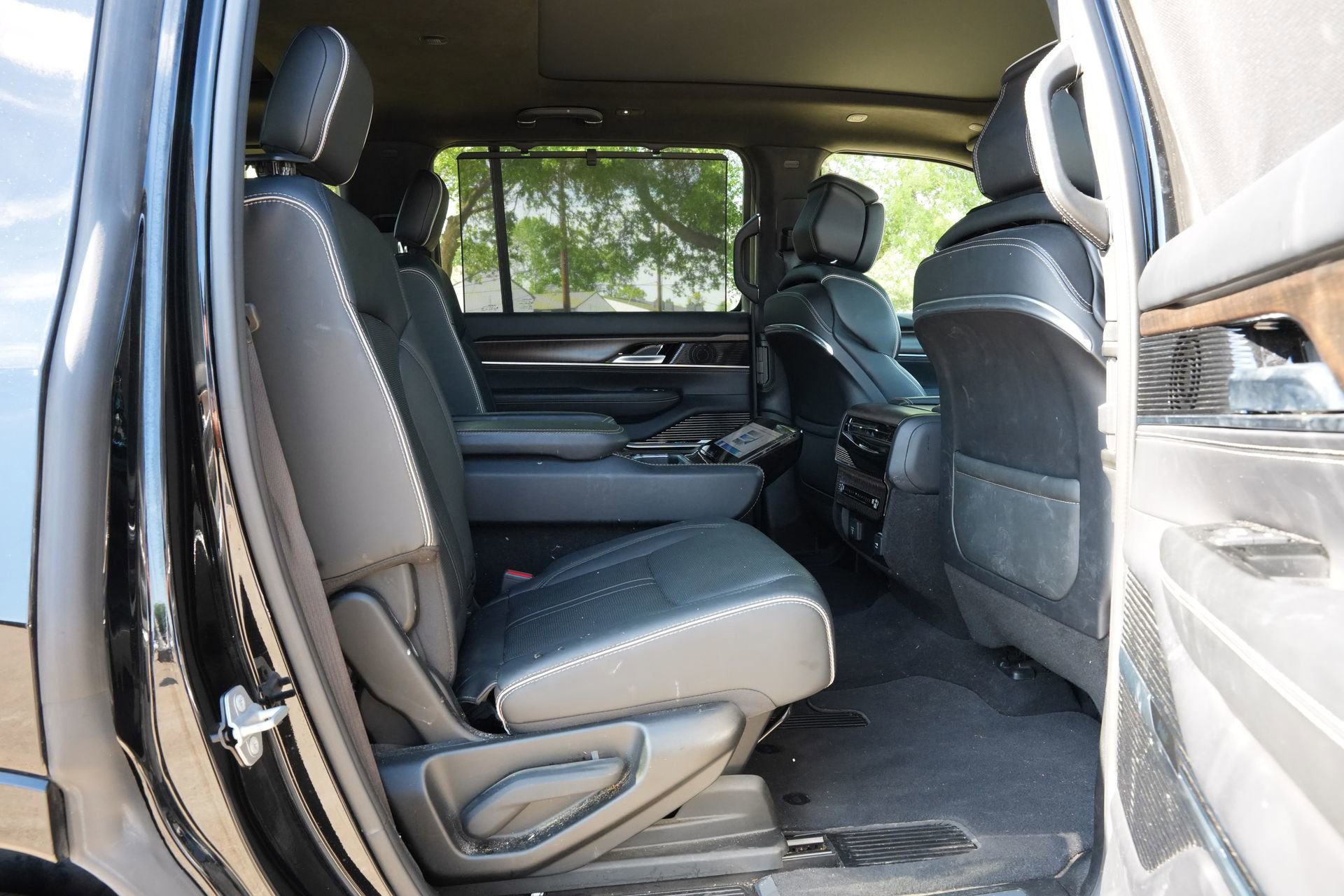 Used 2022 Jeep Grand Wagoneer Series II AWD/4WD image 25