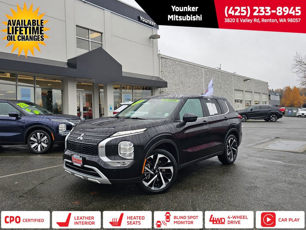 Used 2024 Mitsubishi Outlander SE image 1