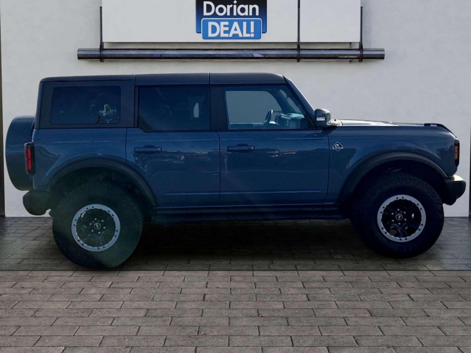 Certified 2023 Ford Bronco Outer Banks w/ Sasquatch Package AWD/4WD image 2