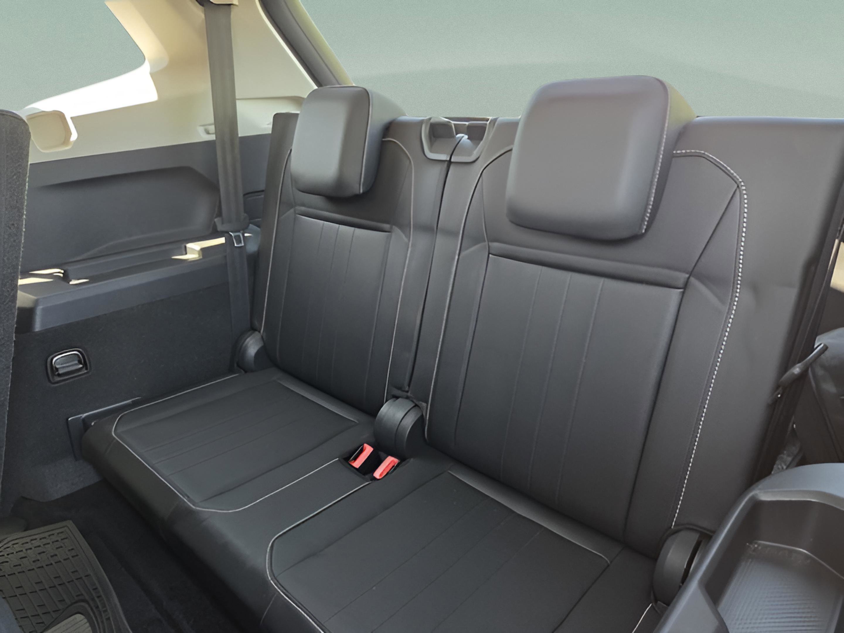 Used 2023 Volkswagen Tiguan SE image 9