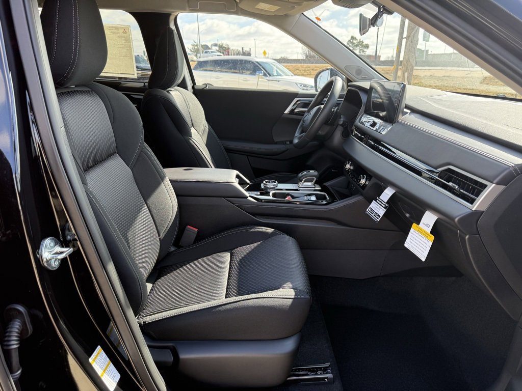 New 2026 Mitsubishi Outlander ES image 19