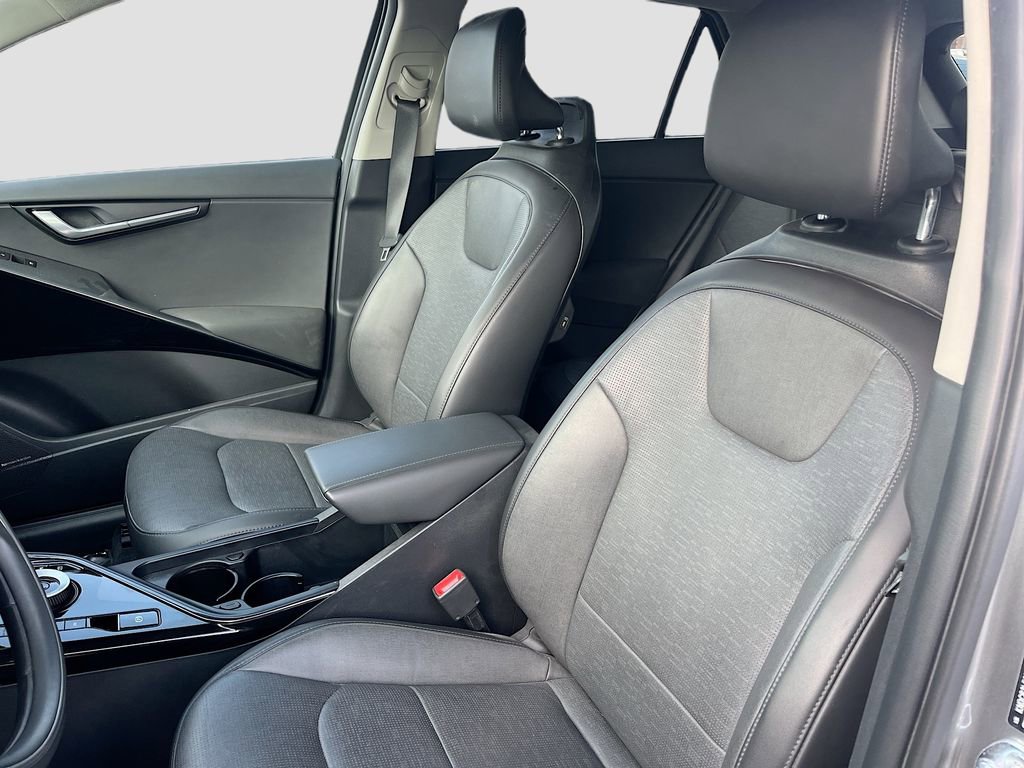 Used 2024 Kia Niro SX Touring image 22