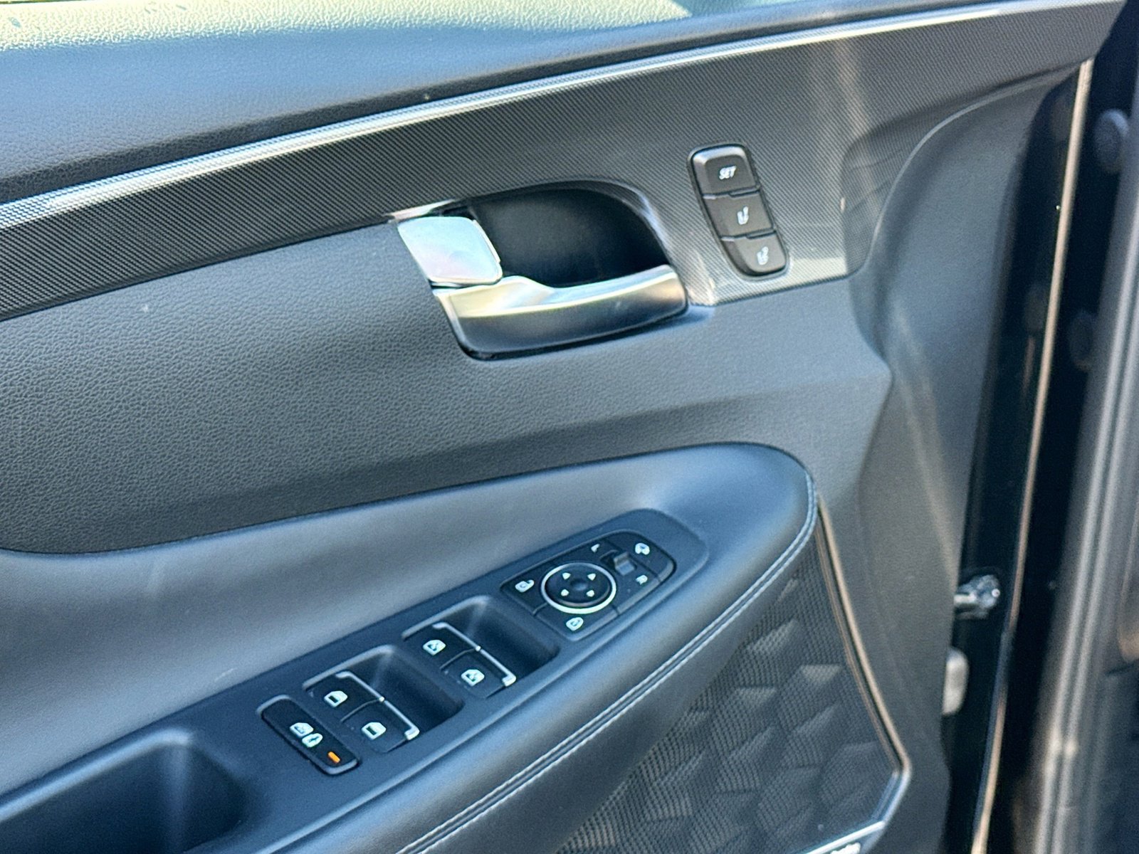 Used 2022 Hyundai Santa Fe Limited image 8