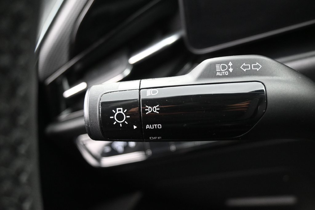 Used 2023 Kia Niro EX FWD image 19