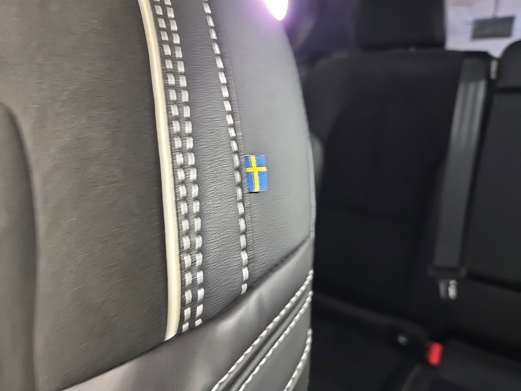 Used 2021 Volvo XC40 P8 Recharge w/ Advanced Package image 30