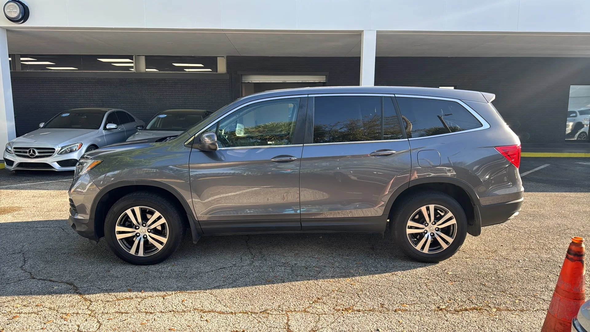 Used 2017 Honda Pilot EX image 4