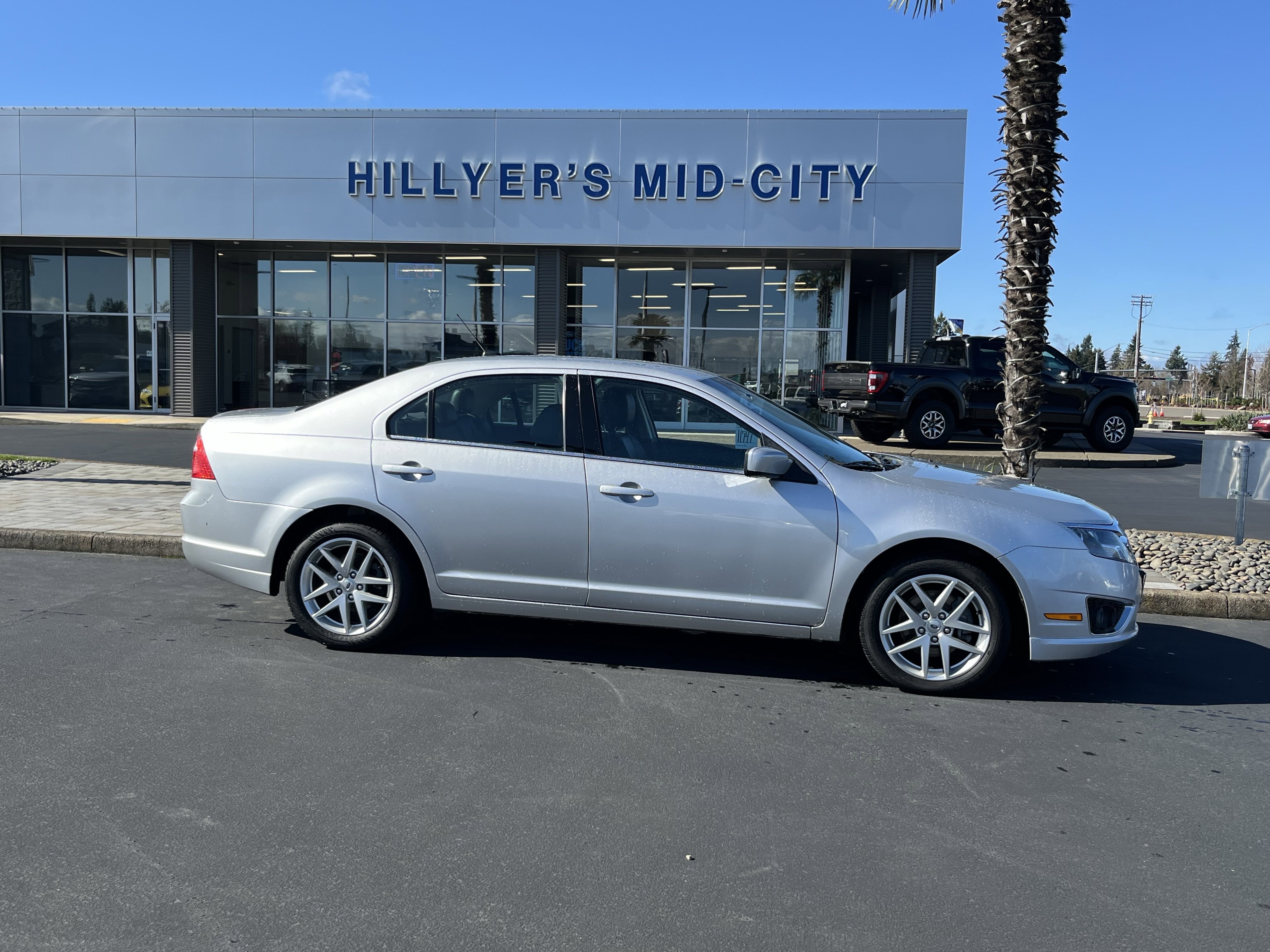 Used 2012 Ford Fusion SEL image 2