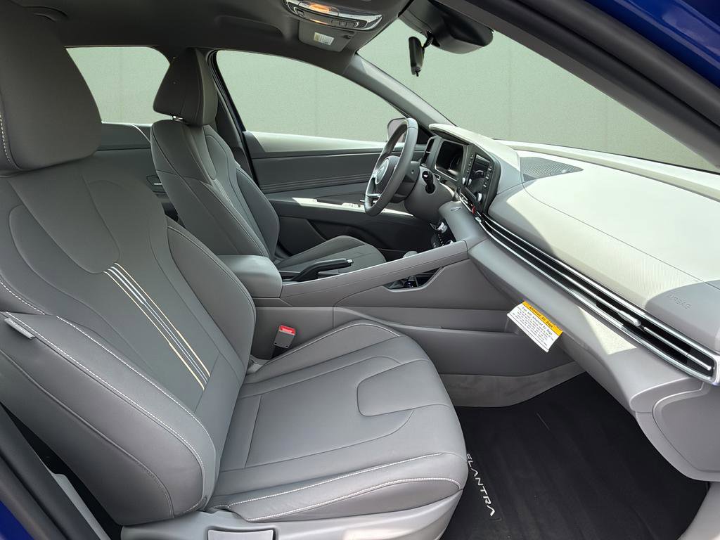Used 2025 Hyundai Elantra Sport FWD image 35