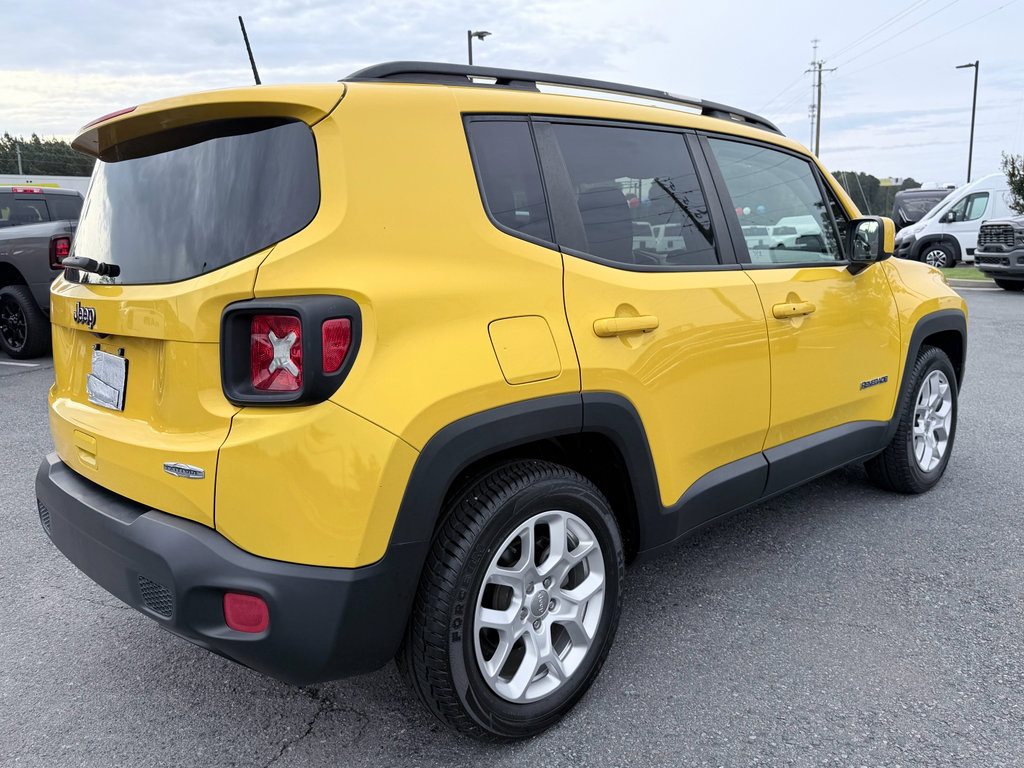 Used 2018 Jeep Renegade Latitude w/ Cold Weather Group FWD image 6