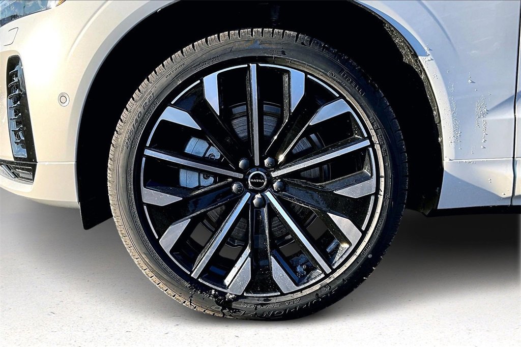 New 2026 Volvo XC60 T8 Ultra w/ Protection Package Premier image 13