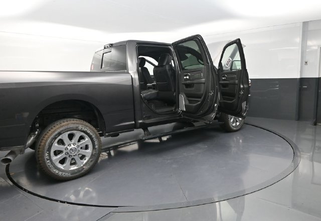 New 2026 RAM 2500 Laramie AWD/4WD image 36