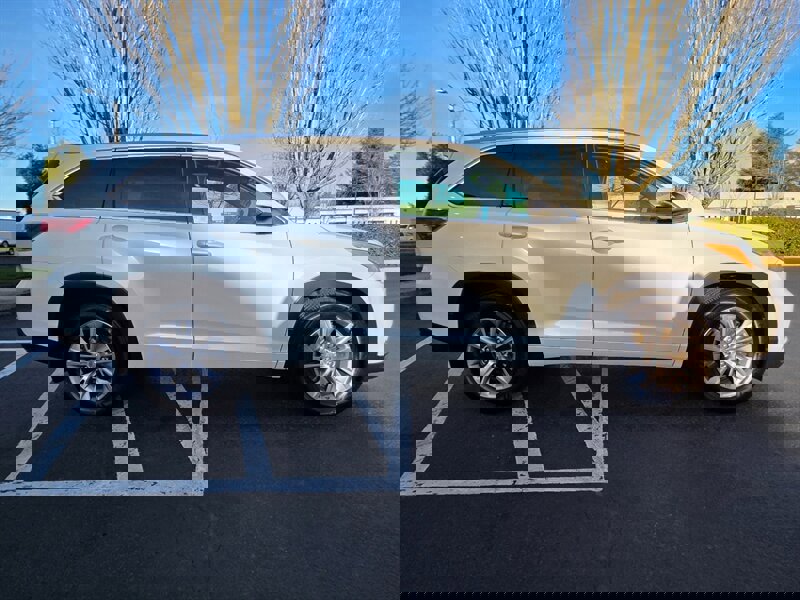 Used 2014 Toyota Highlander XLE image 4