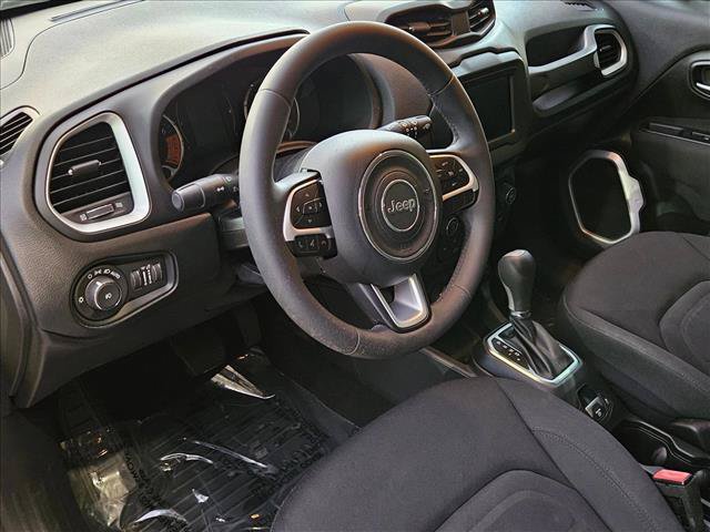 Used 2019 Jeep Renegade Latitude AWD/4WD image 10