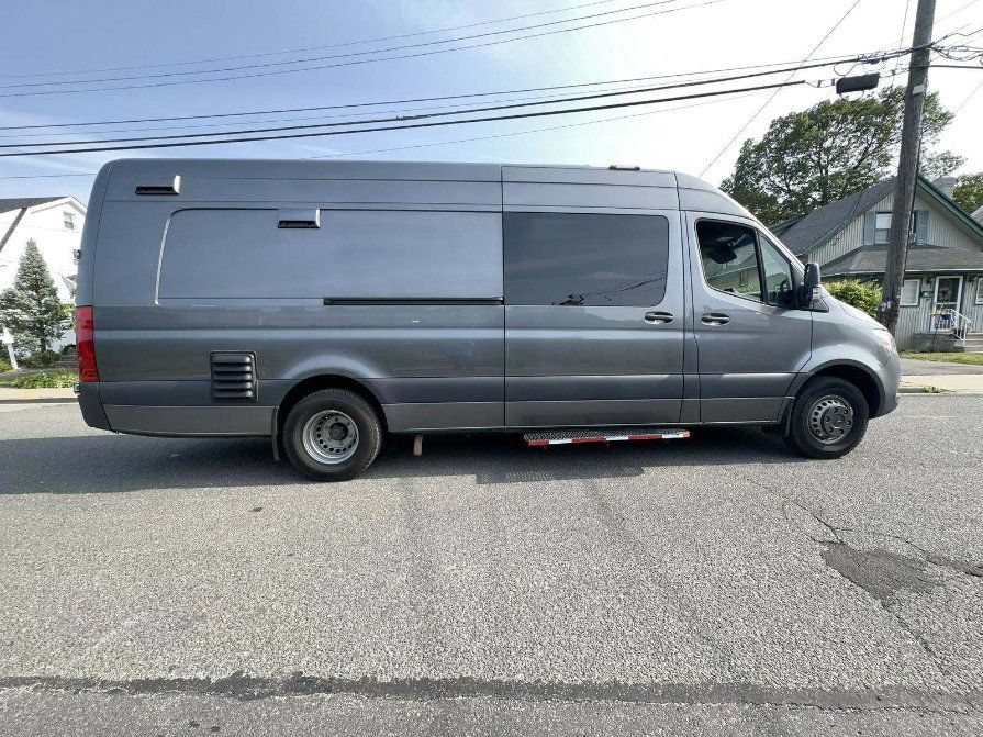 Used 2022 Mercedes-Benz Sprinter 4500 w/ Parking Package image 4